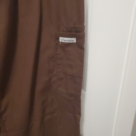12/$30  🤰🤎 EUC brown Cherokee scrub pants - brown 2 - Picture 3 of 9